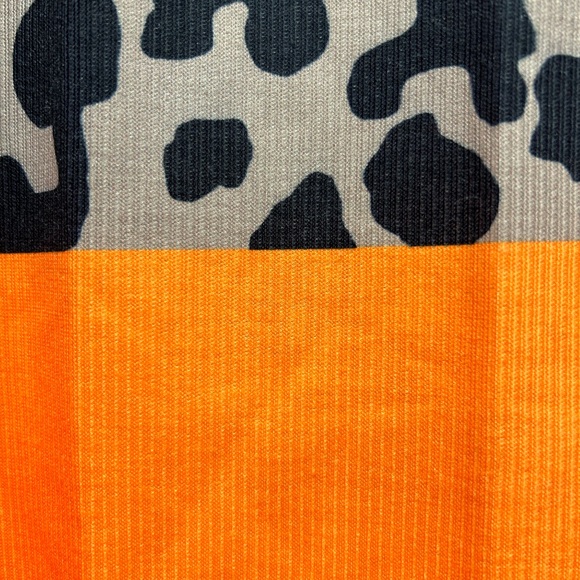 LA MODE | Off-Black & Orange Leopard Color Block Long Sleeve (Size: Large) - Picture 10 of 12